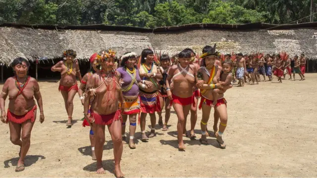 Índios yanomamis