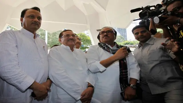 கட்சி கூட்டத்தில் அஜித் பவார்