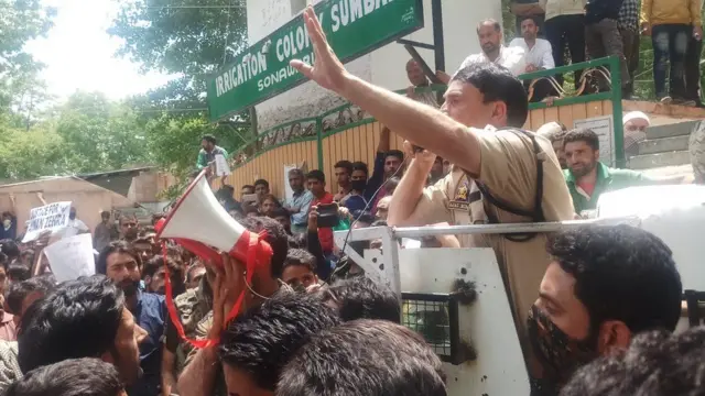 కశ్మీర్‌లో నిరసనలు