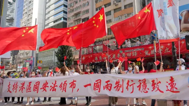 亲北京团体在香港铜锣湾闹市庆祝北京颁布《香港国安法》(中新社照片30/6/2020)