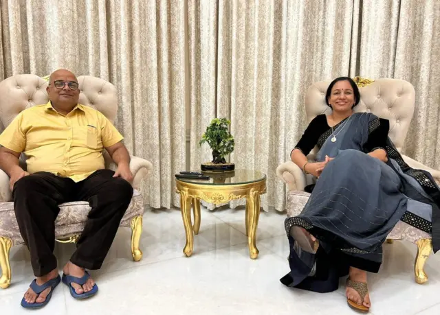 आनन्द प्रकाश चौकसे र पत्नी मञ्जुषा