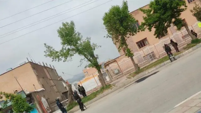 حضور نیروهای امنیتی مقابل اداره کل آموزش و پرورش مریوان