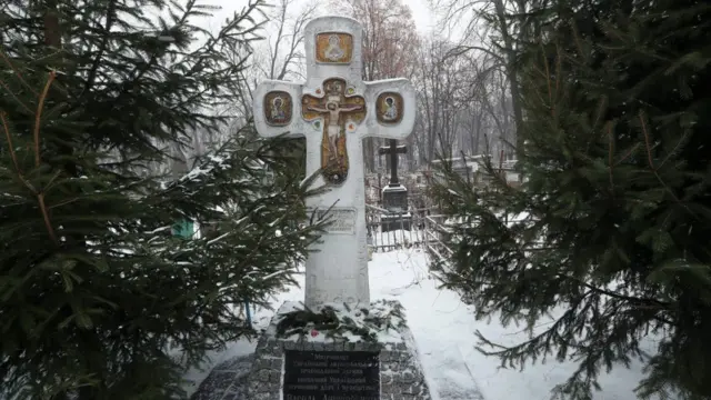 На території Державного історико-меморіального Лук'янівського заповідника похований митрополит Української автокефальної православної церкви Василь Липківський