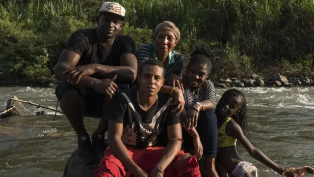 Francia Márquez con miembros de su familia.