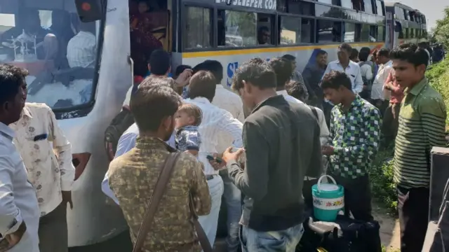 गुजरात में रह रहे बाहरी