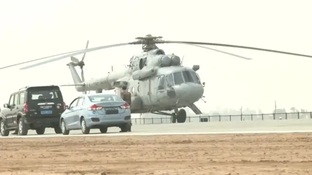 گنگا ایکسپریس وے پر ایک ہیلی کاپٹر کی لینڈنگ