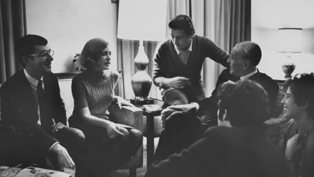 Borges con un grupo de estudiantes en 1968