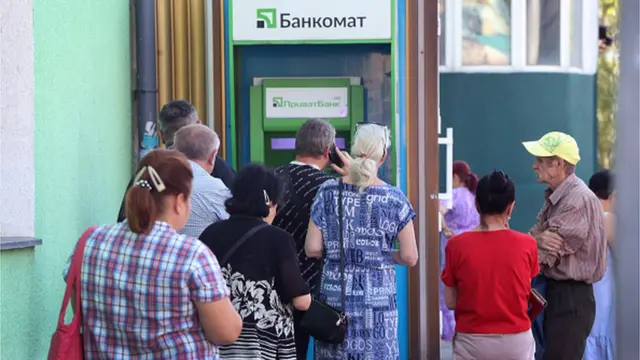 Для багатьох українців платити повну вартість комуналки було важко і в мирний час. Але незмінність тарифів під час війни теж матиме свою ціну