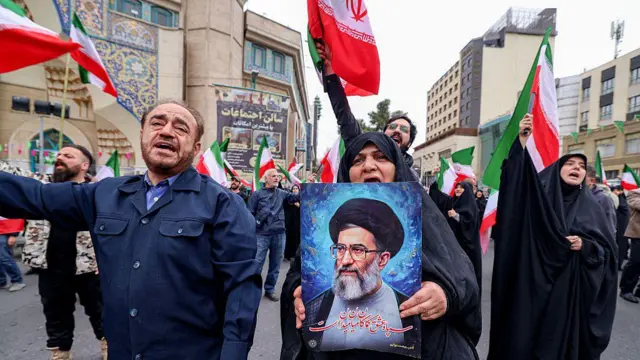 আয়াতুল্লাহআলি খামেনির মৃত্যুতে ইরানের অনেক শহরে বিক্ষােভ হয়েছে