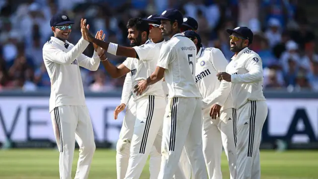 भारतीयों गेंदबाज़ों ने इंग्लैंड को दूसरी पारी में सिर्फ़ 192 रन पर ऑल आउट कर दिया