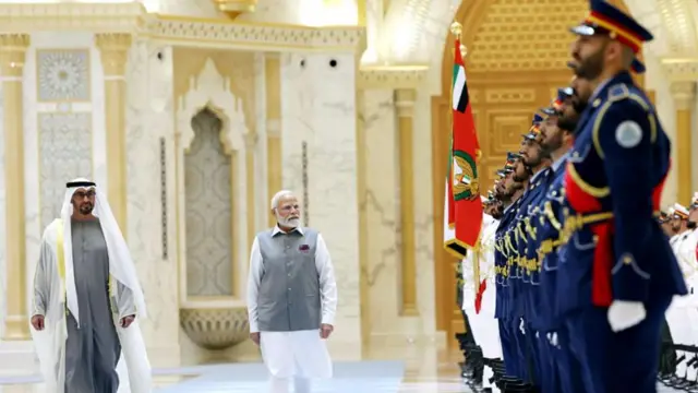 নরেন্দ্র মোদীকে ইউএই তে অভ্যর্থনা।