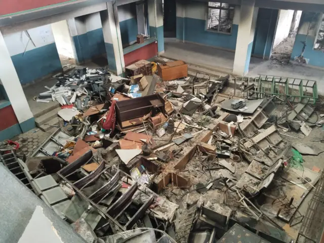 चितवनमा भएको तोडफोड 