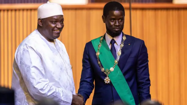 Foto of Bassirou Faye and President Adama Barrow during Faye'sInauguration
