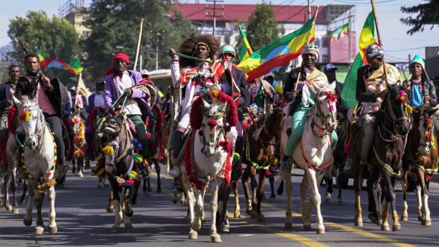 Desfile para comemorar a Batalhajogar sinucaAdwa