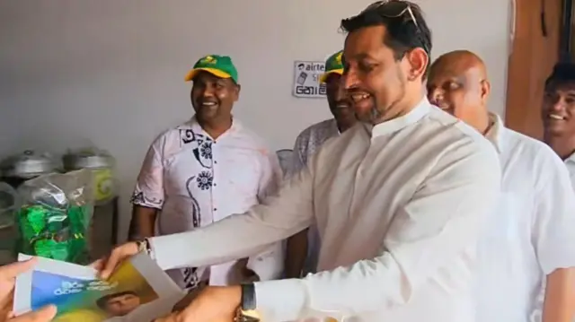 ඉකුත් ජනාධිපතිවරණයේදී සමගි ජනබල වේගය පක්ෂයෙන් තරග කළ සජිත් ප්‍රේමදාස වෙනුවෙන් සහය දැක්වූ තිලකරත්න ඩිල්ෂාන්