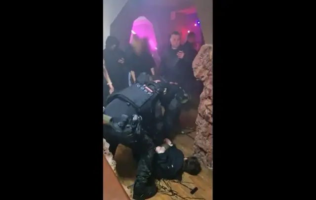 Во время рейда на вечеринке Кати