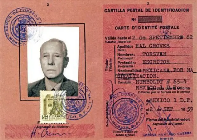 Un documento de identidad con sellos y estampillas sobre la foto de un hombre, con los datos de su nombre registrado como Hal Croves Torsven