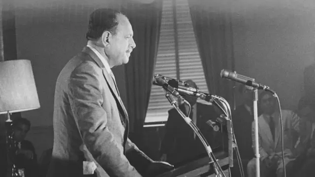 পাকিস্তানের সামরিক শাসক আইয়ুব খান