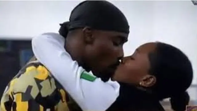 Vee ati Leo n fi ẹnu konu