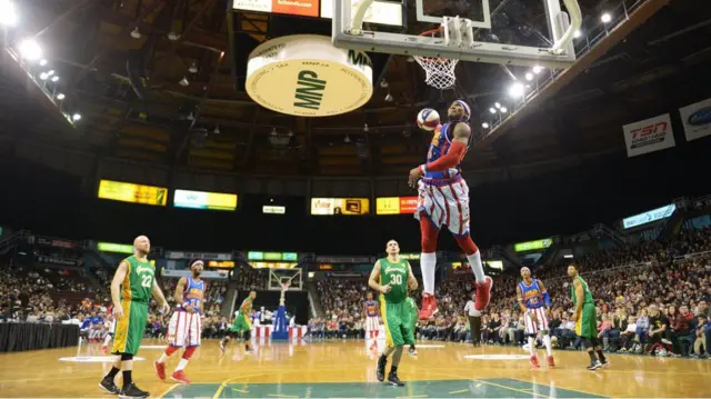 برچ با شماره ۲۲، شاهد کسب دو امتیاز دیگر توسط هارلم گلوبتروترز 