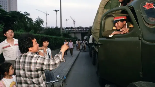 Dân và bộ đội TQ