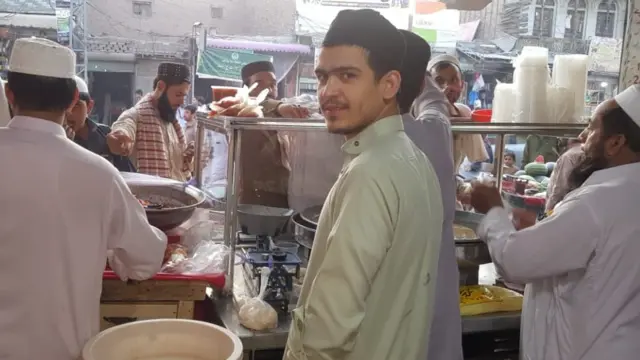 پېښور تر روژه ماتې وړاندې
