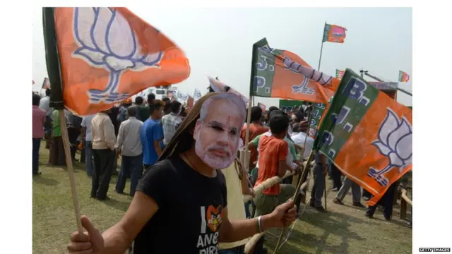 ચૂંટણી પ્રચાર કરી રહેલો ભાજપનો કાર્યકર