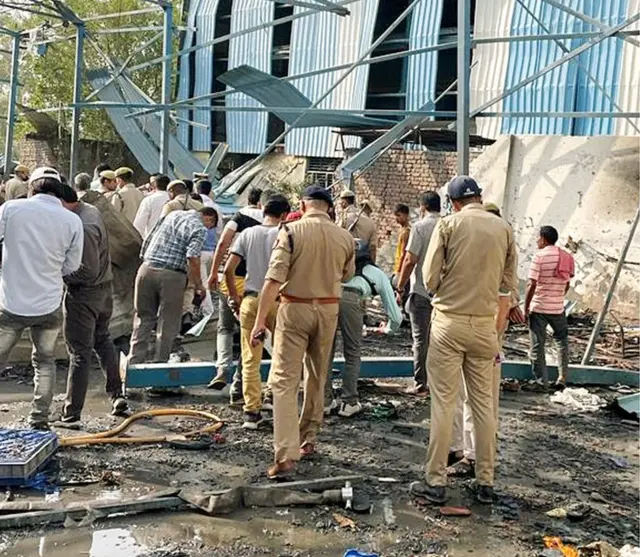 કલેક્ટર મેધા રુપમે કહ્યું, "ફેક્ટરીને ઈલેક્ટ્રોનિક વસ્તુઓ બનાવવાનું લાયસન્સ આપવામાં આવ્યું હતું અને અહીં ખરેખર શું બની રહ્યું હતું તે તપાસનો વિષય છે.