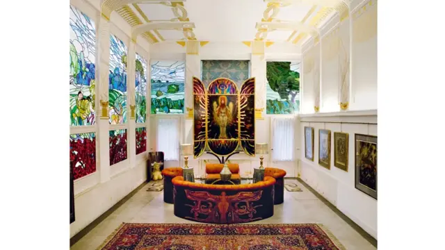 Suasana rumah seniman dan penulis