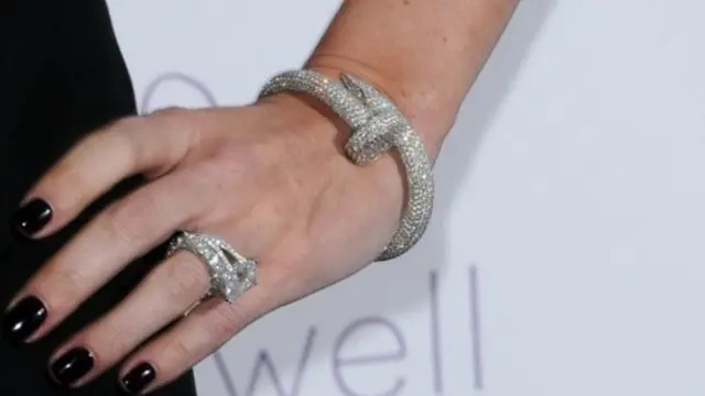 سوار ماركة كارتييه قيمته نحو 105 آلاف دولار أحد المقتنيات تقول تامارا إنه سرق من منزلها.