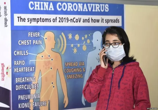 માસ્ક પહેરેલ વ્યક્તિ