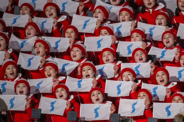 9일 북한 응원단이 선보인 한반도기. 독도가 보인다