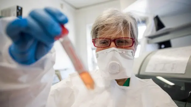 இத்தாலி மருத்துவமனை சோதனைக் கூடம் ஒன்றில்.