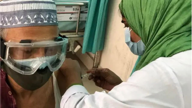 জানুয়ারি মাসের শেষ থেকে বাংলাদেশে অক্সফোর্ড ও অ্যাস্ট্রাজেনেকার টিকাটির প্রয়োগ শুরু হয়েছে।