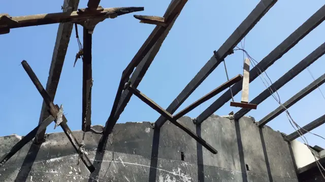 குண்டு வெடித்த வீடு