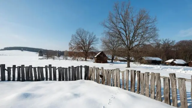 Летом на Украине вовсю светит солнце - но зимой лучше одеваться потеплее