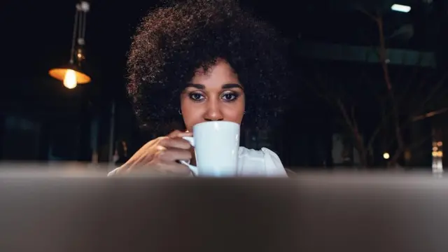 Жінка з кавою