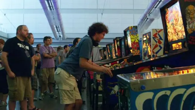 பின்பால் விளையாட்டு களத்தில் ராபர்ட்