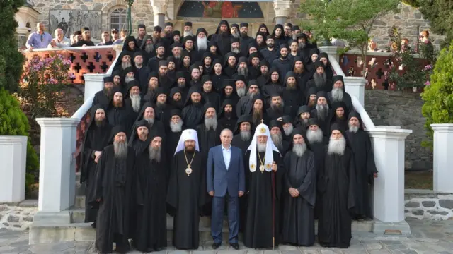 Путин и монахи