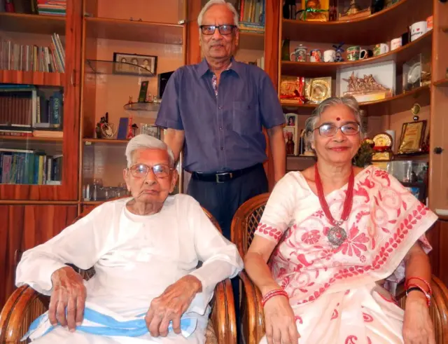 राजकुमार वैश्य अपने बेटे और बहू के साथ