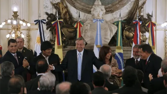 Rafael Correa, Evo Morales, Néstor Kirchner, Cristina Fernández, Lula da Silva e Hugo Chávez