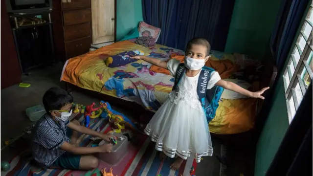 পরিস্থিতি বিবেচনায় শিশুরা বাড়িতেই খেলাধুলা করছে।