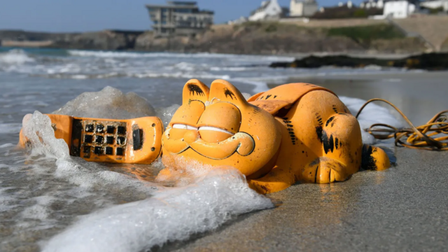 Telefonecasino online dinheiro ficticiopersonagem Garfield perto do mar na praia