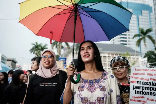Echa Wa'ode, aktivis LGBTQ+.
