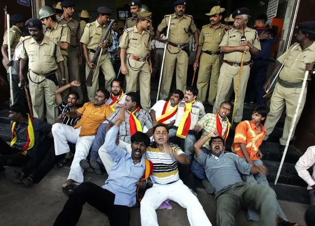 ਕਰਨਾਟਕਾ ਰਕਸ਼ਨਾ ਵੇਦੀਕੇ(ਕੇਆਰਵੀ) 