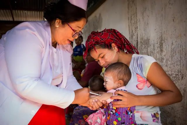 ကလေးကို ကာကွယ်ဆေးထိုး