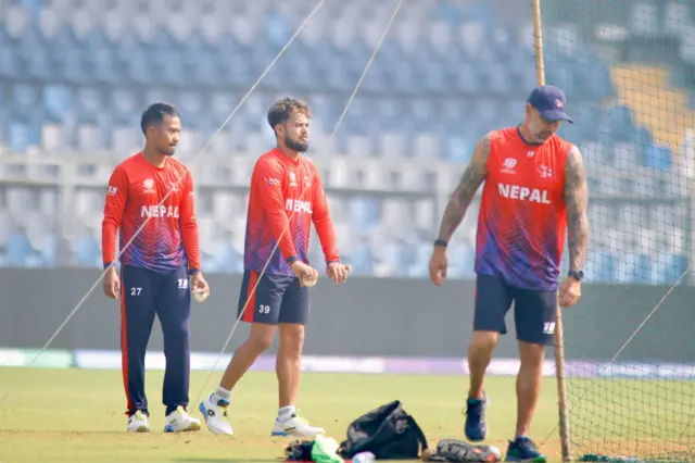 विश्वकपमा वेस्ट इन्डिजसँग खेल्नु अघि नेपाली क्रिकेट टोलीको अभ्यास