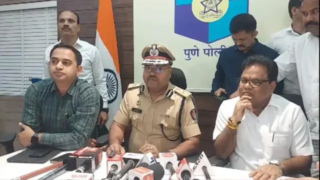 वरिष्ठ पोलिस अधिकाऱ्यांसोबत तानाजी सावंतांची पत्रकार परिषद.