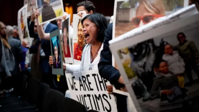Boeing victims families dey protest
