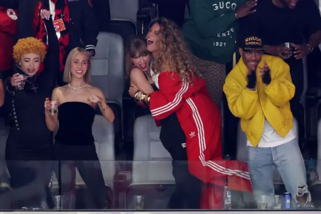 Taylor Swift maçı büyük heyecanla izledi